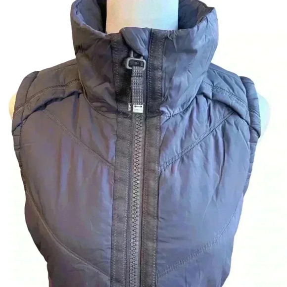 Athleta Rock Ridge Prima Loft Vest Zip Up Fitted Water Repellent Size Small - Picture 3 of 7
